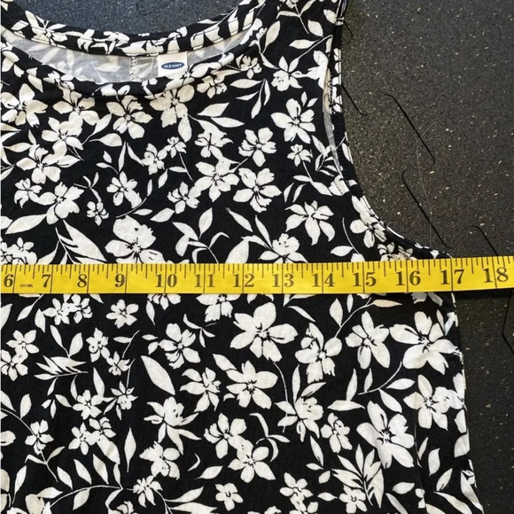 Old Navy Tank Women's Small Black White Floral Sleeveless Crew Neck Blouse Shirt - Picture 4 of 6